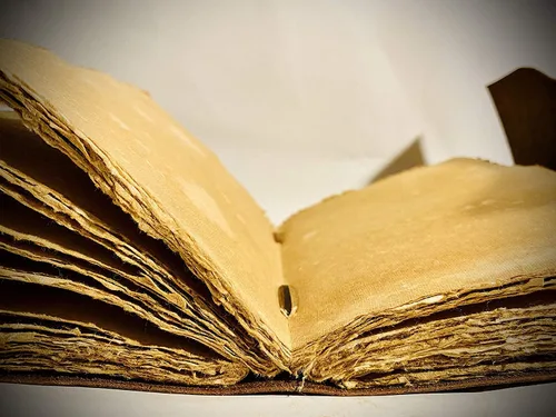 Miniatura 4 de Diario de cuero vintage – 200 páginas de papel rústico con borde irregular – páginas sin líneas, libro de sombras, grimorio, cuaderno de notas