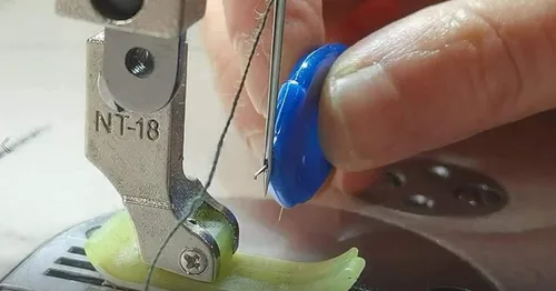 Miniatura 2 de Enhebrador de agujas para coser lazo de alambre de plástico DIY simple enhebrador de agujas herramienta de mano herramienta de costura para coser