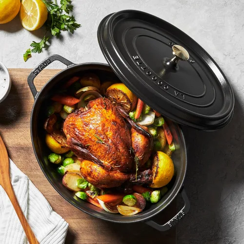 Miniatura 5 de Staub Horno holandés ovalado de 8.5 cuartos de galón, color negro mate 01) Negro