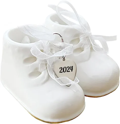 Miniatura 4 de Adorno navideño de zapato de bebé 2024 – Adorno de botines de bebé personalizados blancos – Adorno de zapato de bebé – Primera Navidad del bebé