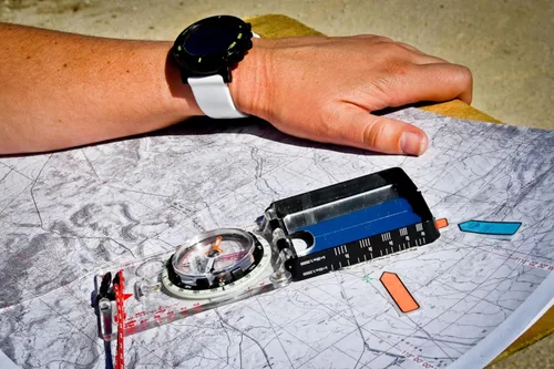 Miniatura 26 de SUUNTO Brújula MC-2: Brújula de primera línea para profesionales y excursionistas serios