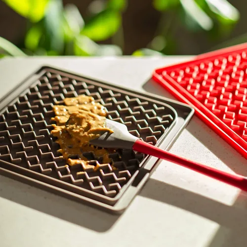 Miniatura 3 de Messy Mutts Alfombrilla interactiva terapéutica de silicona para alimentación y lamer, 8 x 8 pulgadas, alimentador lento para aburrimiento