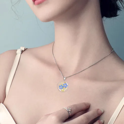 Miniatura 60 de Collar de flores silvestres prensadas con encaje de Forget-Me-Not y Queen Anne Collar de flores prensadas de oro Collares hechos a mano