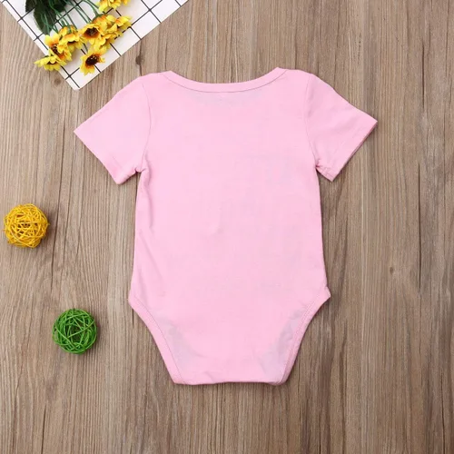 Miniatura 87 de Pañalero para bebé recién nacido, con frase en inglés “Got my mind on my momy”, color gris y blanco, talla 0-18M