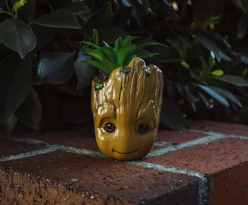 Miniatura 7 de Marvel Studios I Am Groot - Mini maceta de cerámica de 3 pulgadas con suculentas artificiales, maceta pequeña, plantas de interior de imitación