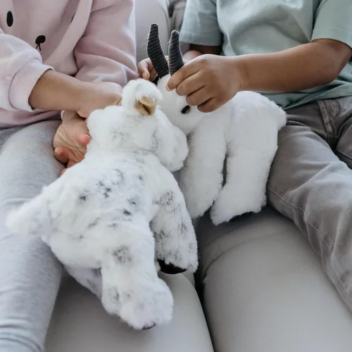 Miniatura 5 de The Petting Zoo Peluche de cabra de peluche, regalos para niños, animales salvajes de granero de vida silvestre, juguete de peluche de cabra de 9