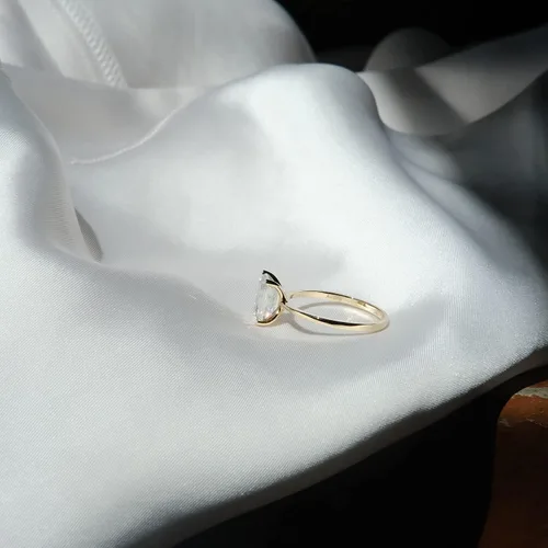 Miniatura 7 de espere Anillo de compromiso de moissanita de corte esmeralda de 2 quilates, anillo de compromiso clásico de oro sólido, anillo de oro amarillo de 14