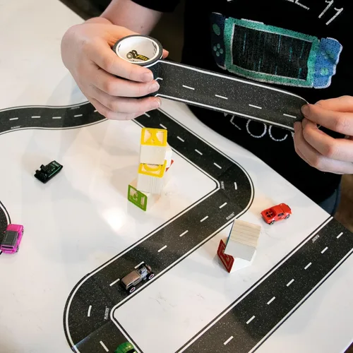 Miniatura 7 de PlayTape Cinta de carretera para autos de juguete, se adhiere a superficies planas, sin residuos; paquete de 2 unidades de 30 pies x 2 pulgadas.