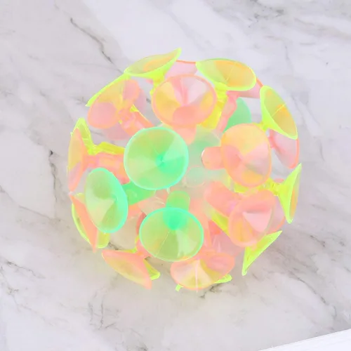 Miniatura 7 de STOBOK Divertida bola de ventosa: 4 bolas adhesivas de ventosa, juguetes coloridos juguetes novedosos para niños y niñas, recuerdos de fiesta