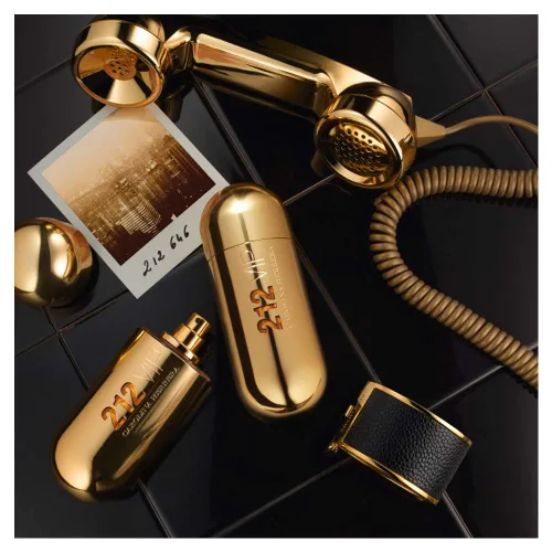 Miniatura 4 de Carolina Herrera 212 Fragancia Vip para mujer, notas de maracuyá, ron intoxicante y benjuí, seductora y magnética, combinación dulce pero amaderada