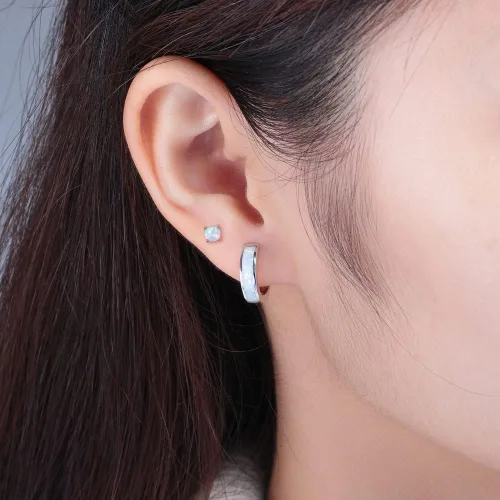 Miniatura 3 de CiNily Aretes Huggie de ópalo con bisagras, chapados en oro, hipoalergénicos, pequeños aretes de aro para mujeres, adolescentes, niñas, hombres