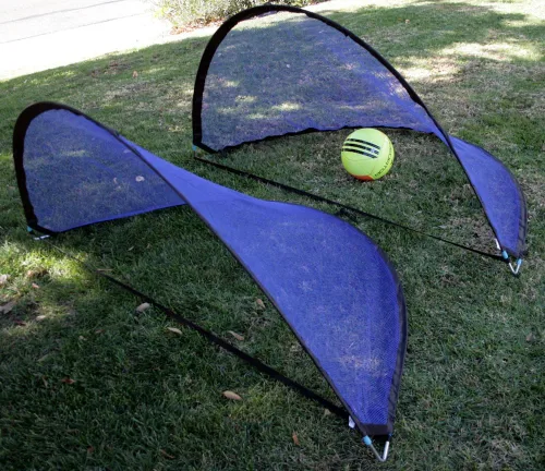 Miniatura 4 de BlueDot Trading Juego de dos (2) redes de fútbol plegables portátiles para interiores o exteriores, 5 pies/5.2 ft, ribete negro con bolsa