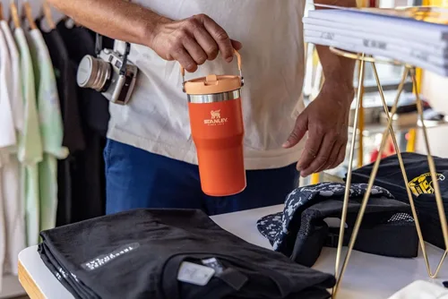 Miniatura 3 de Stanley IceFlow - Vaso con pajilla abatible con asa, de 20 onzas, tapa giratoria y popote abatible, botella de agua resistente a fugas, acero