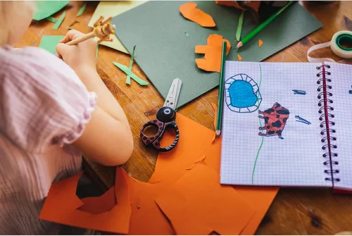 Miniatura 4 de Fiskars 1004612 Tijeras de animales para niños con motivo de mariquita, a partir de 4 años, longitud: 5.1 in, para diestros e izquierdos, hoja