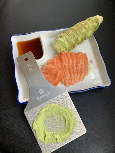 Miniatura 4 de Rallador de Wasabi de acero inoxidable sostenible – Hagane Zame – Rejilla Wasabi, ajo, jengibre, manzanas, frutas, verduras, textura
