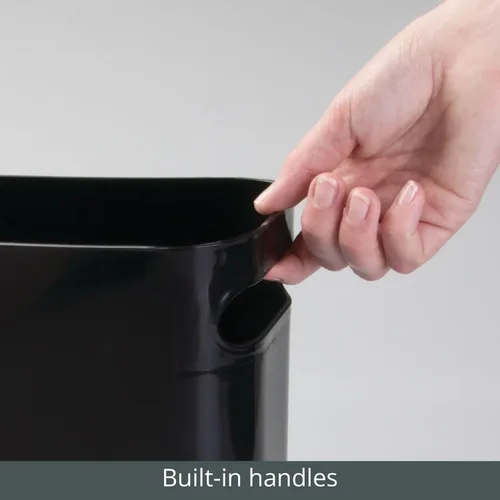 Miniatura 4 de mDesign - Pequeña papelera rectangular de plástico para basura, recipiente para basura con asas para baño, cocina, oficina en casa, dormitorio, Negro