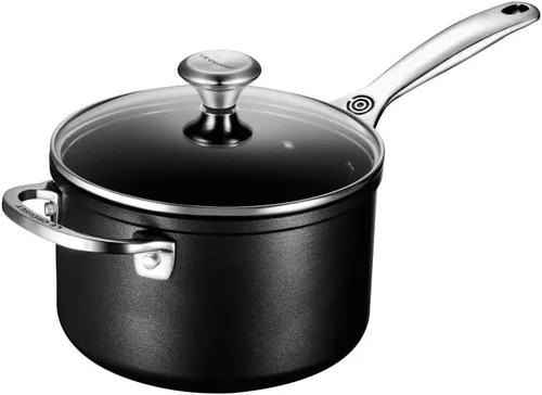Le Creuset Cacerola PRO antiadherente endurecida con tapa de vidrio, 3 cuartos de galón.