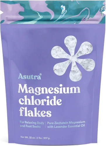Asutra Copos de cloruro de magnesio de lavanda para baño, fuente pura de Zechstein, copos de magnesio para remojo de baño, pies y cuerpo, 2 libras