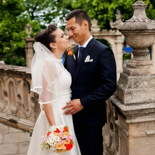 Miniatura 7 de Latious Velo de tul para novia de boda velo de tul marfil con borde de cinta simple con peine velo corto de despedida de soltera para novias y flores