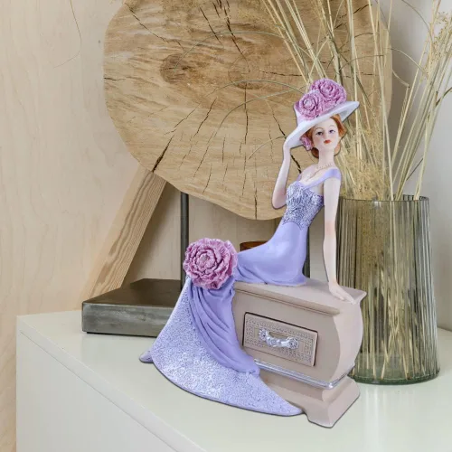 Miniatura 4 de Comfy Hour Figura de vestido de dama victoriana en lavanda, elegante estatua de mujer sentada en la base decorativa del pecho, acento de decoración