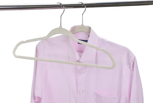 Miniatura 8 de Quality Hangers Paquete de múltiples perchas de plástico delgadas para ropa, perchas resistentes sin terciopelo rosa con gancho cromado giratorio