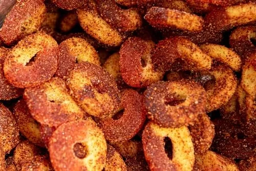 SweetGlob Chamoy - Anillos de goma agria de durazno, dulces picantes y picantes estilo mexicano, golosinas dulces y ácidas, 1 libra