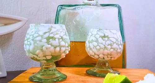 Miniatura 9 de Auténticos vasos de chupito soplados a mano de tequila mexicano - Juego de 4-2 onzas - Mini snifters de vidrio - Base pesada - Coñac (Confeti blanco)