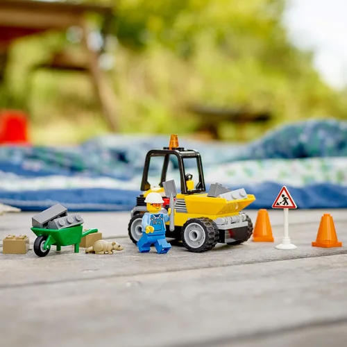 Miniatura 7 de LEGO City Roadwork Truck 60284 Kit de construcción de juguete; juego de construcción de obras viales geniales para niños, nuevo 2021 (58 piezas)