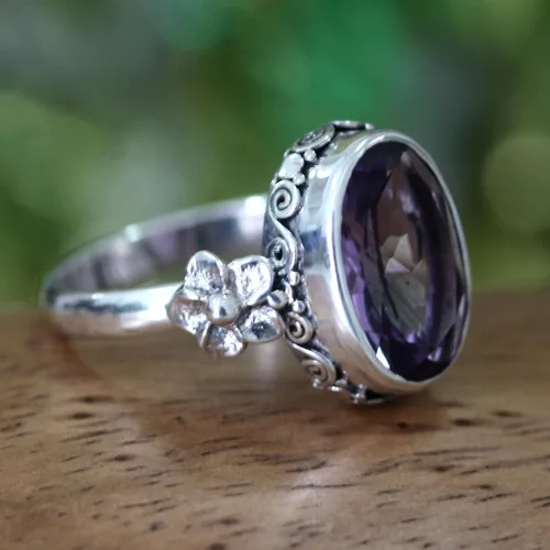 Miniatura 2 de NOVICA Anillo floral ovalado de plata de ley 925 hecho a mano con amatista, Frangipani Allure', Plata Esterlina, Amatista