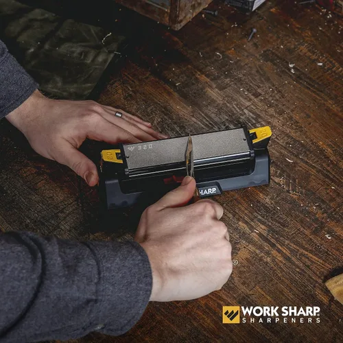 Miniatura 8 de Afilador de cuchillos Work Sharp Benchstone, de 3 lados para afilar cuchillos de bolsillo o de caza manualmente más rápido