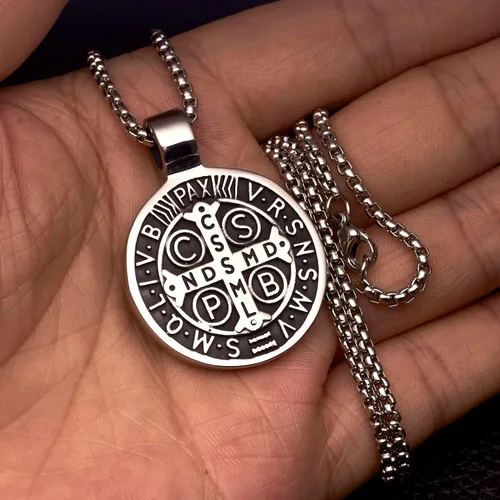 Miniatura 7 de Collar con colgante de exorcismo de San Benito para hombre, acero inoxidable, cruz católica romana, protección de demonios, cazador de fantasmas