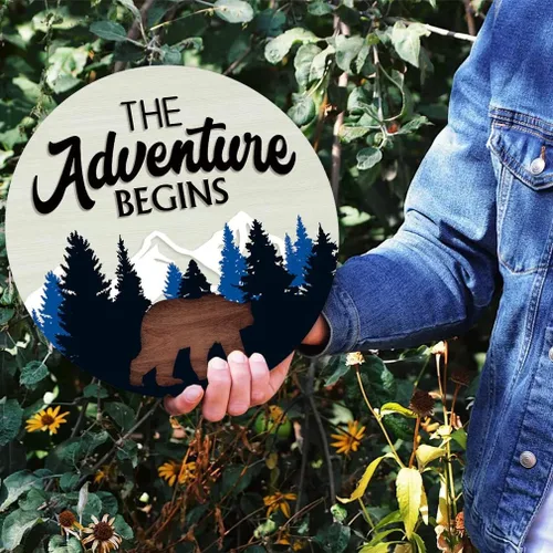 Miniatura 2 de LHIUEM Letrero colgante de madera con texto en inglés "The Adventure Begins", decoración de pared de bosque, con citas inspiradoras de montaña