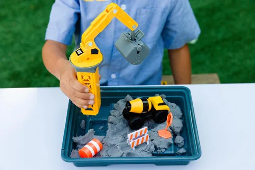 Miniatura 3 de CAT Dig N Build Juego de Concreto Moldeable - Compuesto de Concreto Moldeable de 12 onzas, Grúa, 2 Vehículos de Máquinas Pequeñas, Moldes