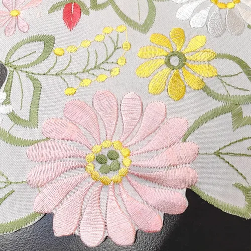 Miniatura 6 de LeLehome Juego de 4 manteles individuales redondos bordados con margaritas de primavera, 15 pulgadas, decoración de mesa para el hogar, cocina