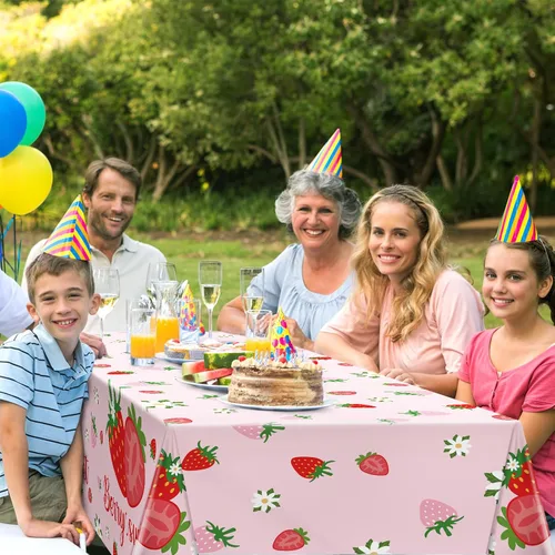 Miniatura 6 de Juego de 3 manteles de fresa de 54 x 108 pulgadas, mantel de plástico desechable para juegos de fiesta de cumpleaños de fresa, decoración, picnics