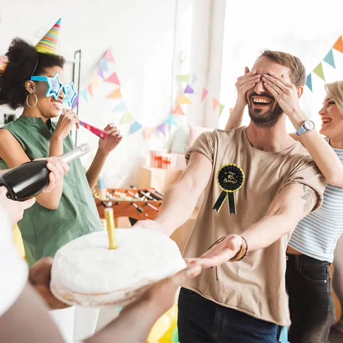 Miniatura 6 de INNORU Pin de insignia de hojalata de feliz cumpleaños 40, pin de tela de satén para cumpleaños 40, alfileres de botón de roseta de felicitación a