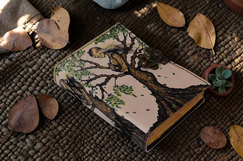 Miniatura 2 de Libro de sombras en blanco con cierre de cerradura, diario de cuero hecho a mano vintage con oración en relieve, brujería antigua, cuaderno Wiccan