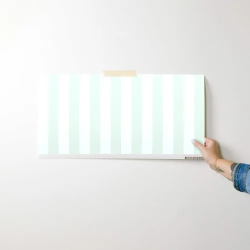 Miniatura 7 de Spoonflower Papel tapiz para despegar y pegar, diseño de rayas verdes verticales descoloridas, rayas verdes de verano, casa de campo, papel pintado