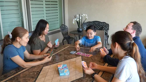 Miniatura 5 de Triples: lo último en diversión de juego de cartas para niños, adolescentes y adultos. Fácil de aprender y perfecto para noches de juego