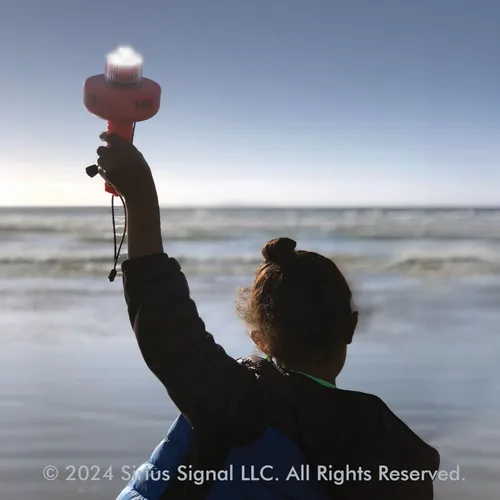 Miniatura 5 de Sirius Signal C-1003 SOS - Señal de socorro LED, reemplazo electrónico de llamarada, aprobado por USCG, incluye bandera diurna y silbato Señal SOS