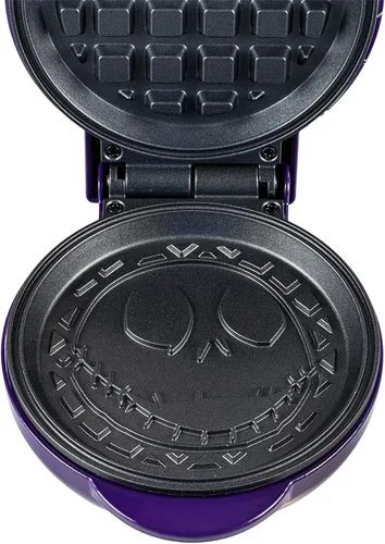 Miniatura 9 de Uncanny Brands Nightmare Before Christmas Jack Skellington Mini waflera - Pequeño aparato de cocina