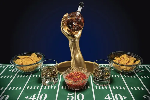 Miniatura 7 de Regalos de fútbol para hombres, papá, decantador de whisky con mano realista de mariscal de campo + 2 vasos, juego y gafas, ideas de regalo