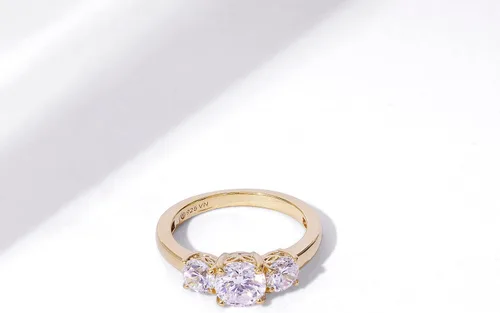 Miniatura 5 de Tienda Essentials Anillo redondo de 3 piedras de plata de ley chapada en platino o oro hecho con circonita cúbica de elementos infinitos