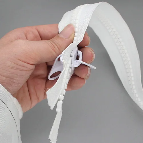 Miniatura 12 de Leekayer 2 cremalleras resistentes #10 de 48 pulgadas para coser y separar cremalleras de plástico grandes, cinta negra con doble lengüeta Negro