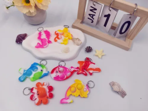 Miniatura 6 de Paquete de 26 llaveros de animales marinos azules, pulpo, peces, delfines, tortugas, tiburones, ballenas, mini llavero Pop para fiestas