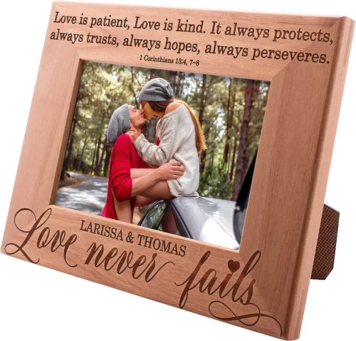 Marco de fotos personalizado Love Never Fails, 4 x 6 pulgadas, marco de fotos romántico personalizado, boda, compromiso, día de San Valentín,