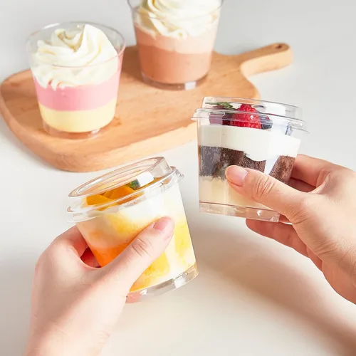 Miniatura 5 de Paquete de 50 mini tazas de postre de 6 onzas con tapas altas y cucharas, tazas pequeñas de plástico para tartas, tazas redondas para servir parfait