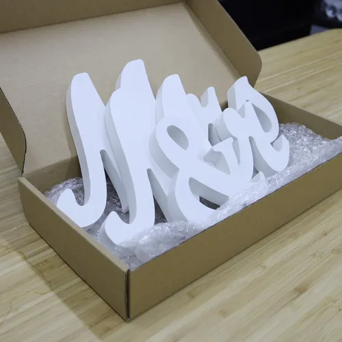 Miniatura 7 de BLOOBLOOMAX Letrero de madera con texto en inglés "Mr and Mrs", letras rústicas de Mr. & Mrs. para mesa de boda, decoración para fotos, mesa