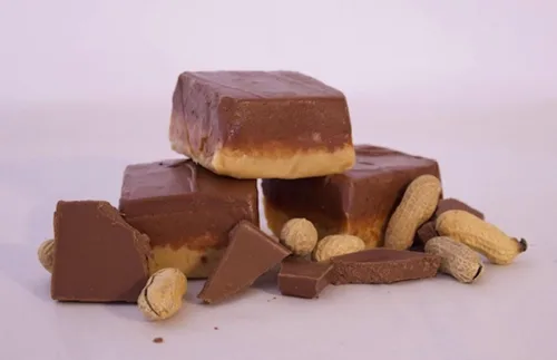 Miniatura 2 de Fudge de chocolate con caramelo y pecanas de Betsy's Fancy Fudge, 1 libra en 4 piezas envueltas, sin gluten, ideal para regalos, hecho a mano