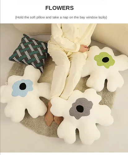 Miniatura 3 de Almohada de sofá Cojín de cintura Almohada de felpa con forma especial de flor Almohada creativa de corazón para niña (negro y blanco)